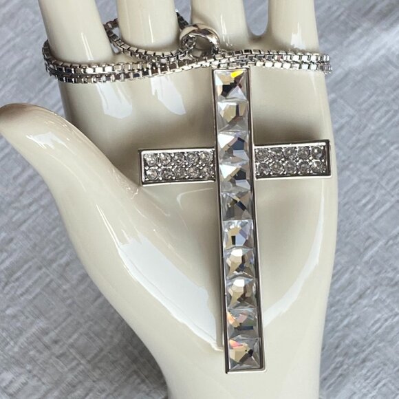 Butler FAC 32" Passion Praise Crystal Silver Necklace - Picture 3 of 11